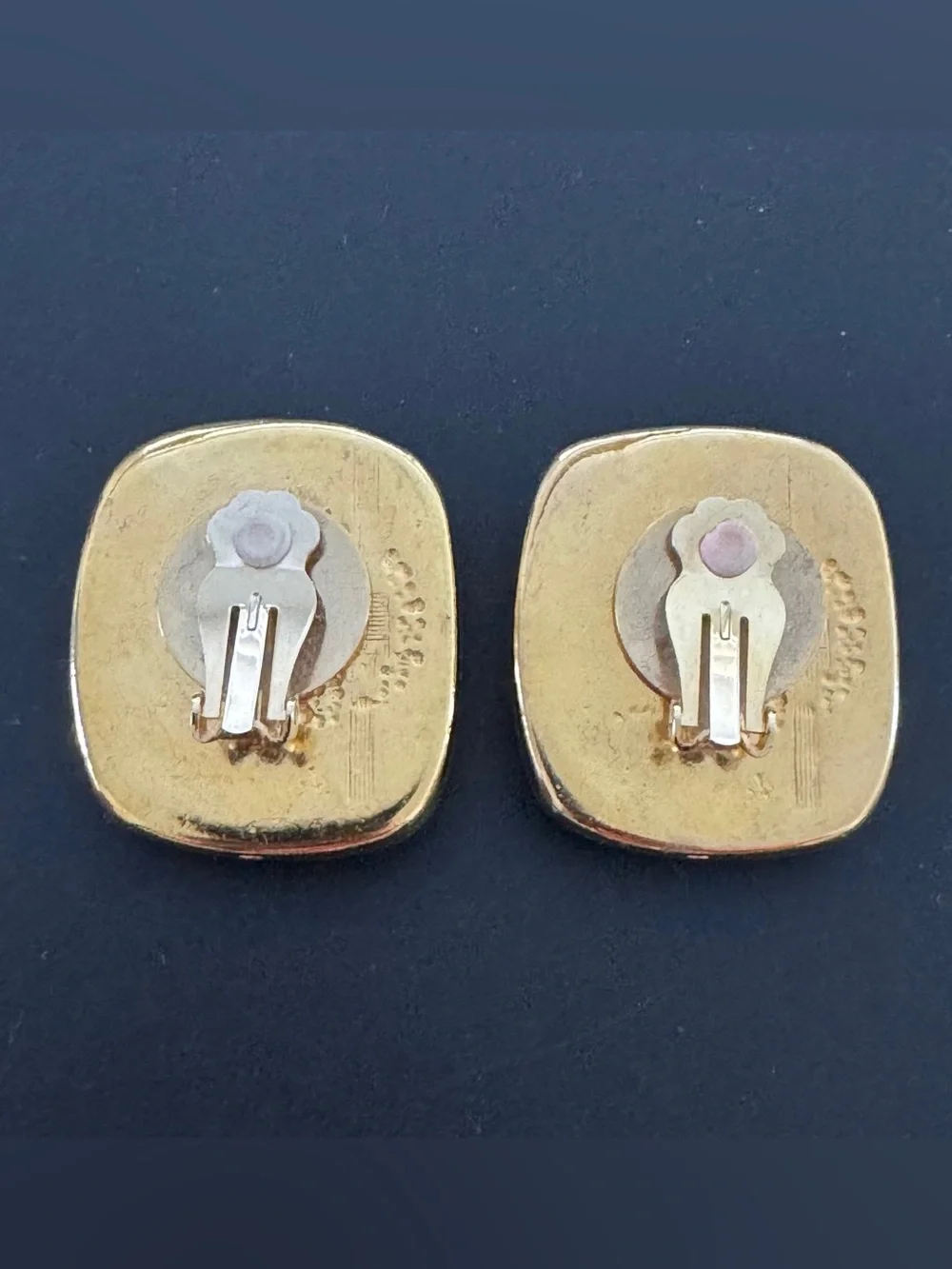 N/A elegant gold